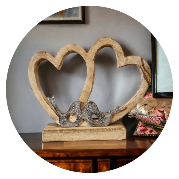 Decoratie twee houten harten met twee vogeltjes
