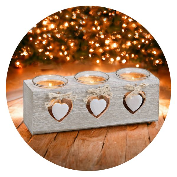 Drie lichtjes op houten blok met hartjes