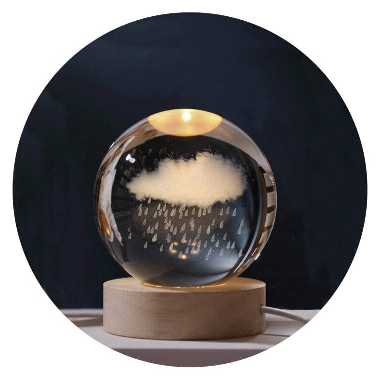 Regenwolkje in bol met lichtje